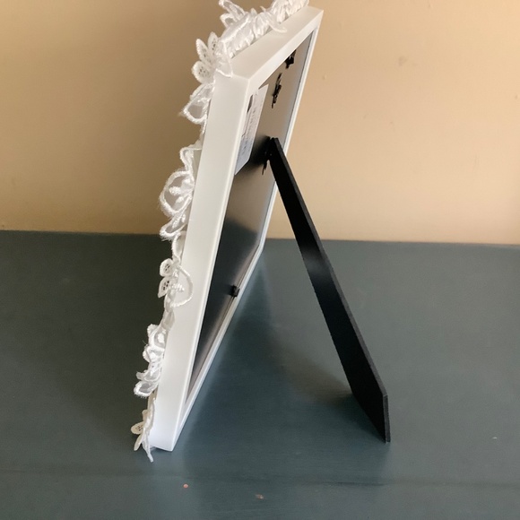 8” x 10” white vintage looking lace flower picture frame - Picture 4 of 5